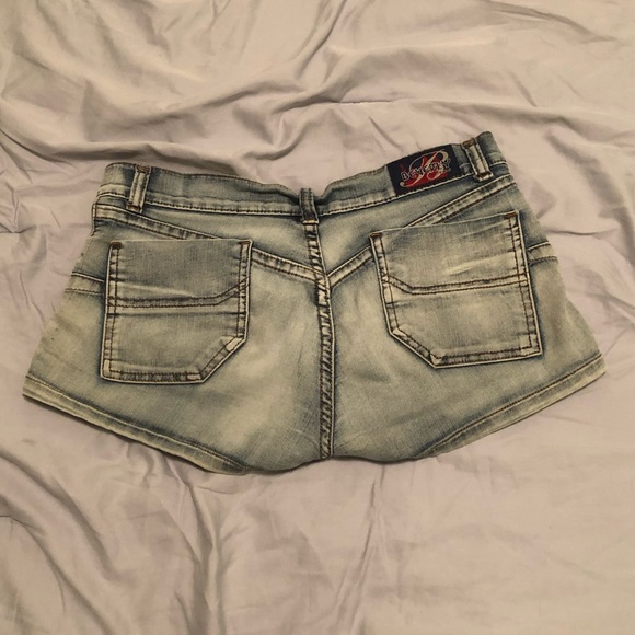 Short shorts - Picture 2 of 6